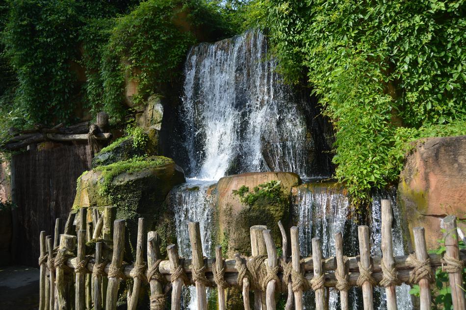 Waterfall Fence Green