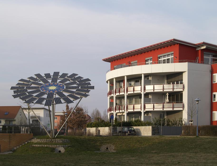 solar panels in the form of a flower in viernheim