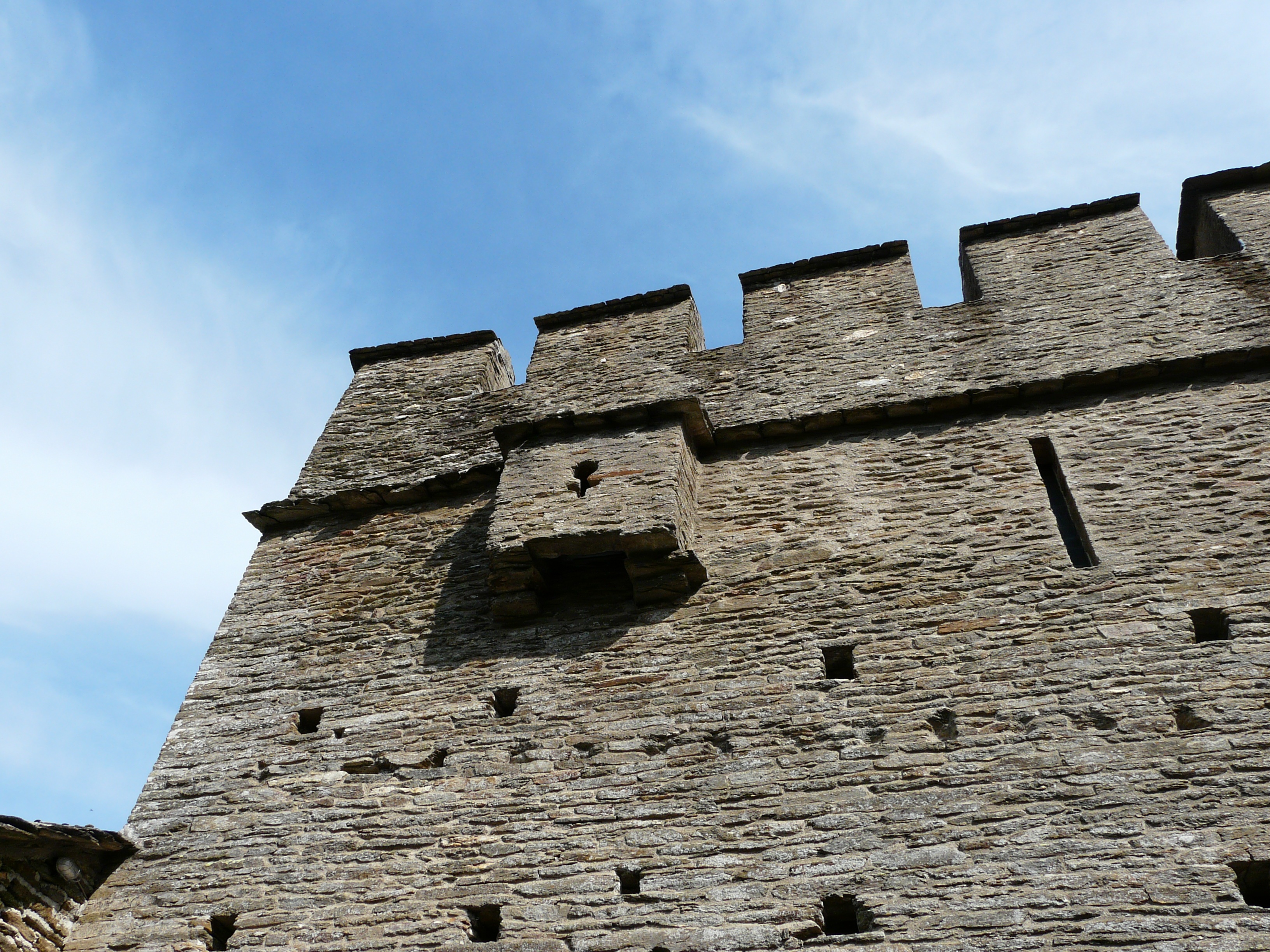 Каменная стена замок