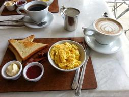 omelet and sandwich