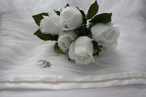 Bouquet White Roses Rings