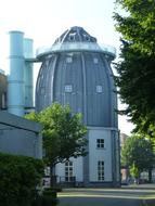 building with a roof in the form of a dome