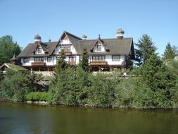 Hotel Lake Trees