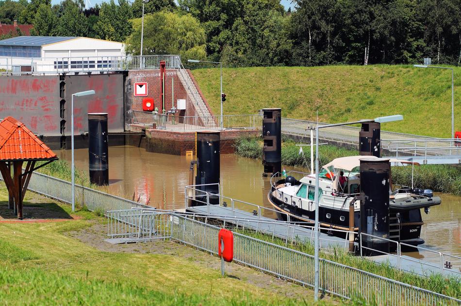 Water Lock Boat