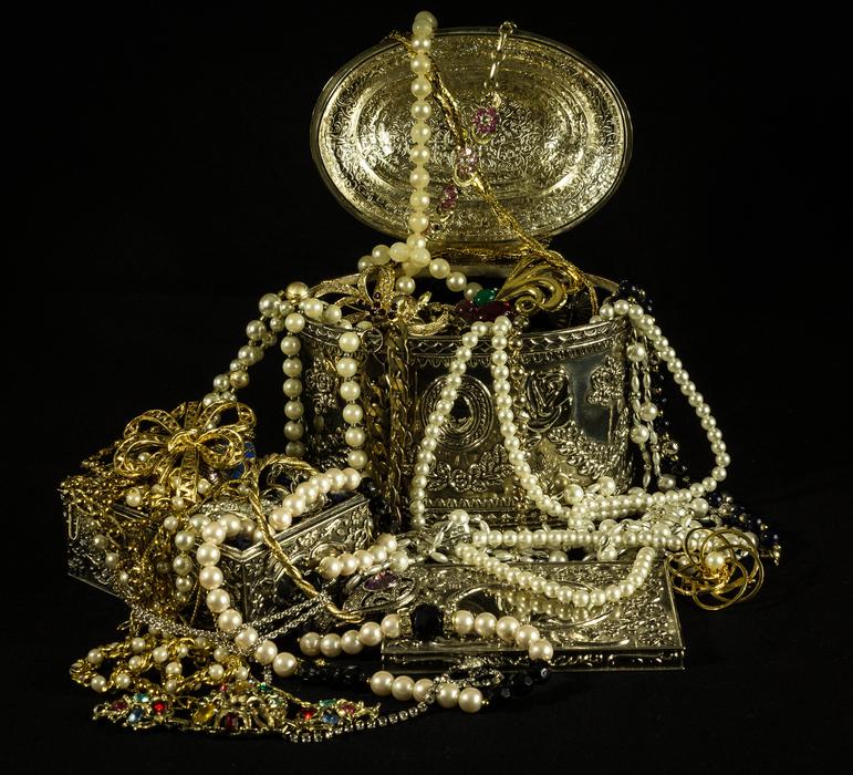 Treasure Jewels Pearls