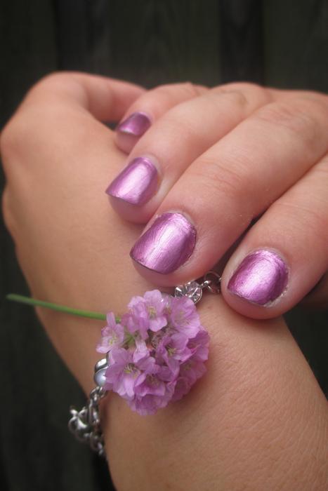 bracelet with a flower on the girl's hand