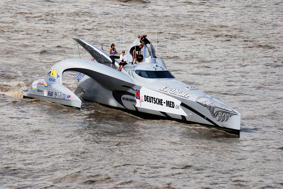 Powerboat Wave-Piercing Trimaran