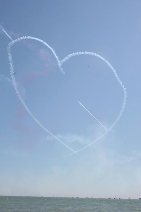 Aircraft Heart Figure Air show