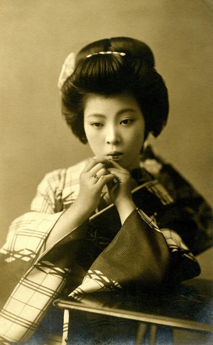 Geisha Retro portrait