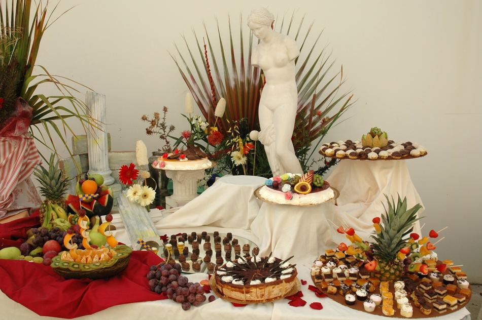 Buffet Sculpture