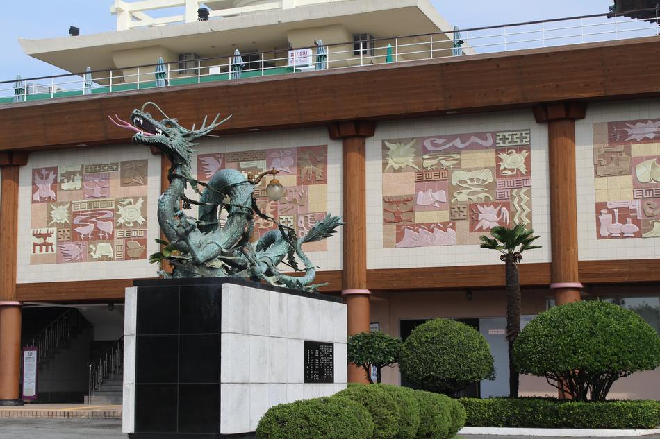 Yongdusan Dragon