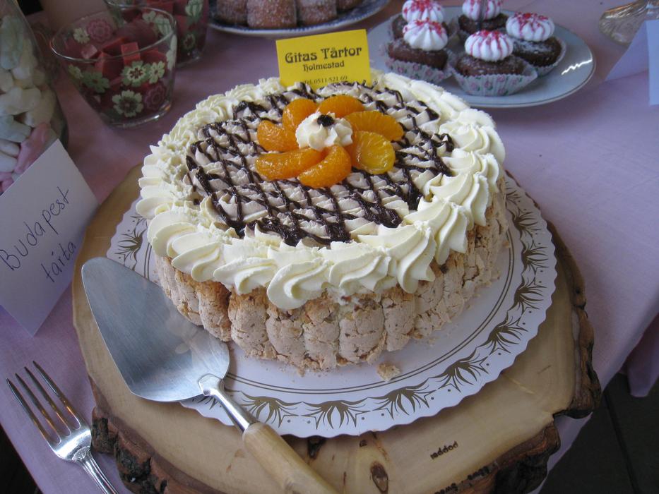 Cake Server Table