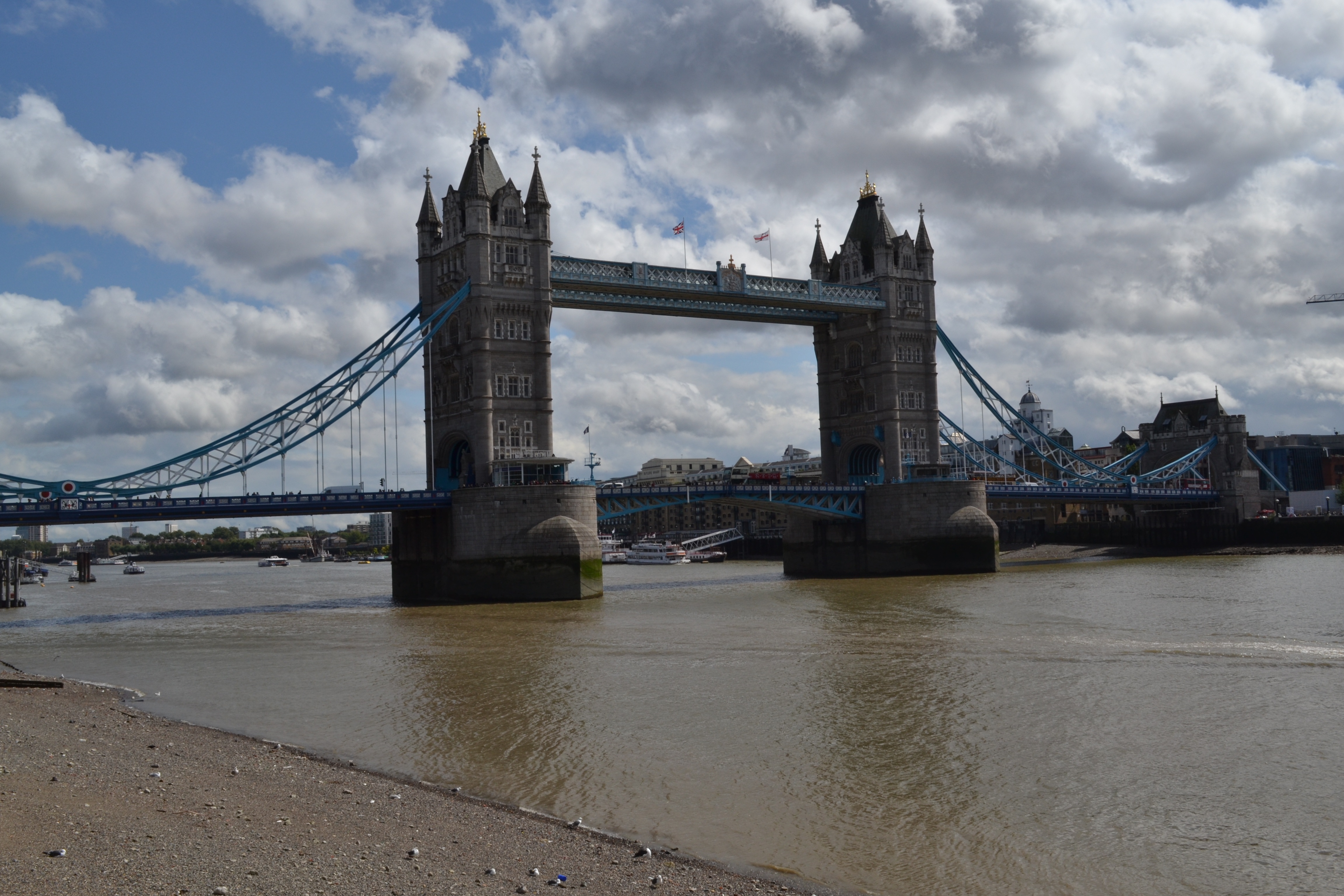 London river. Темза и Тауэрский мост. Лондон Ривер. Лондон Ривер 2019. Река Темза приливы.