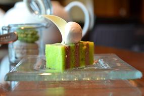 green cream dessert