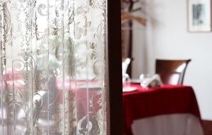 transparent partition in dining room