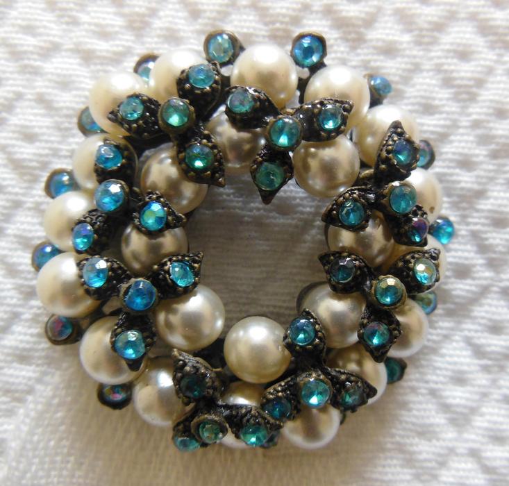 Brooch Pearl Lustre