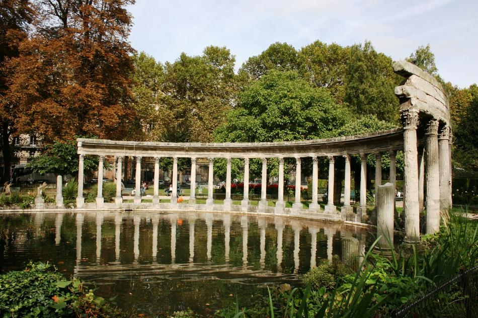 Colonnade Columns Lake Parc