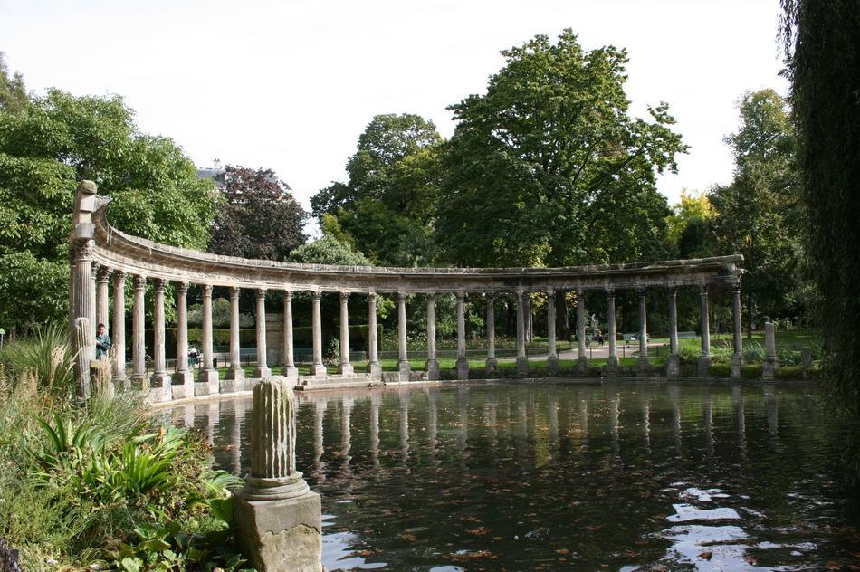 Colonnade Columns Lake Parc