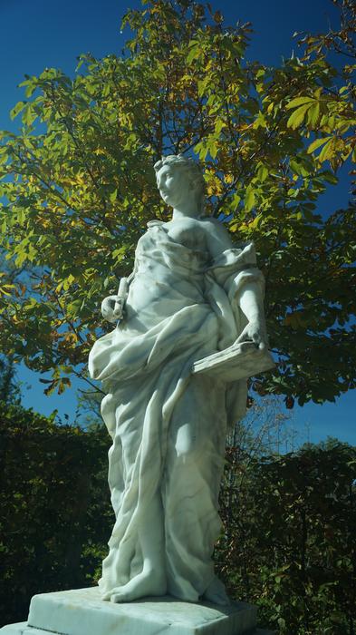 Gardens woman Statue