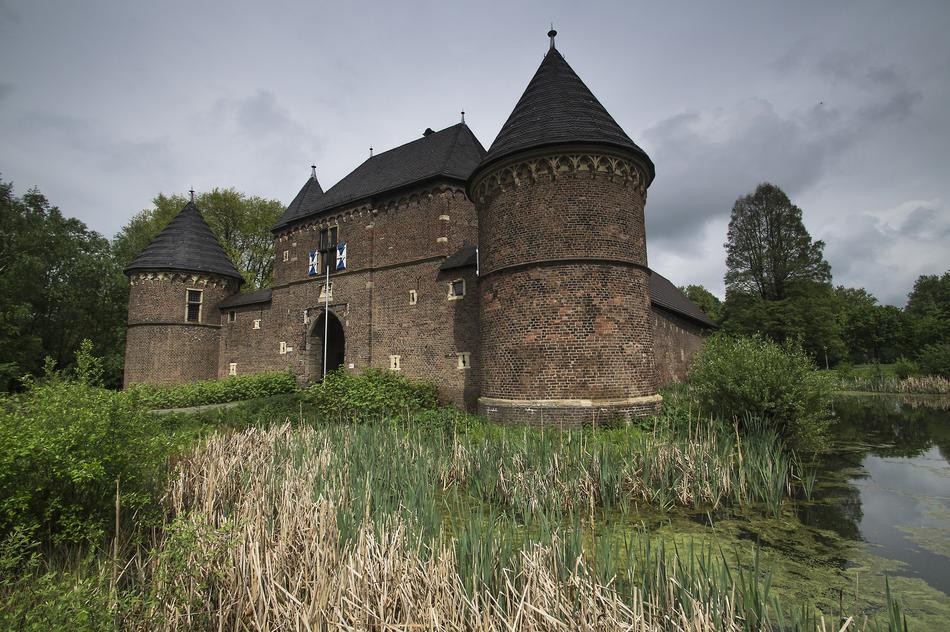 Castle Vondern Oberhausen Middle