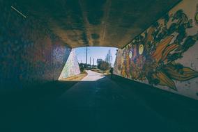 Tunnel Graffiti Spray Paint