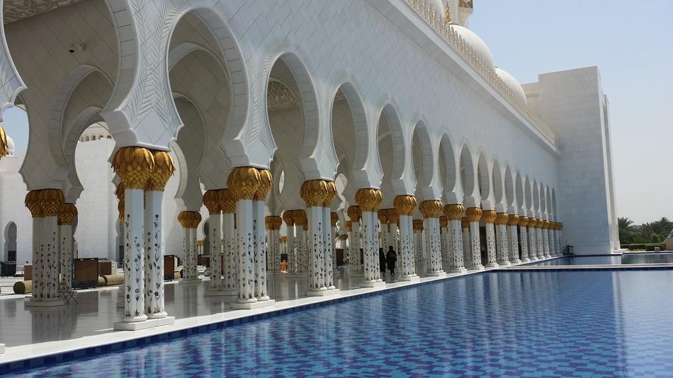 white arches of a mosque in abu dhabi