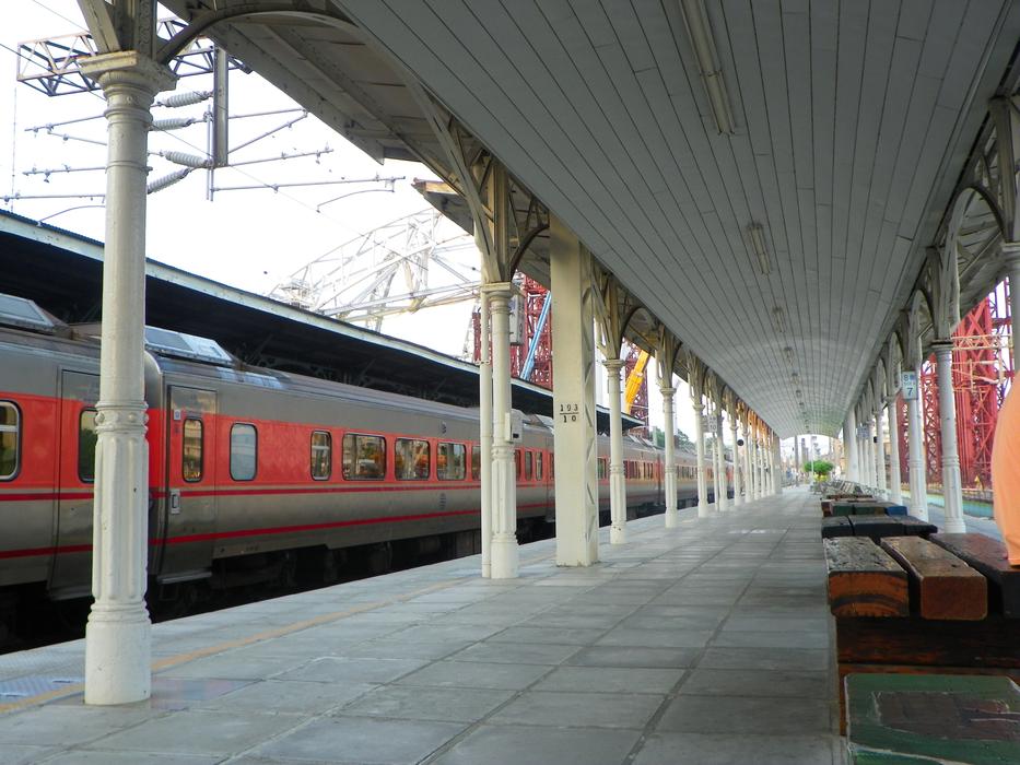 Long Gallery Train
