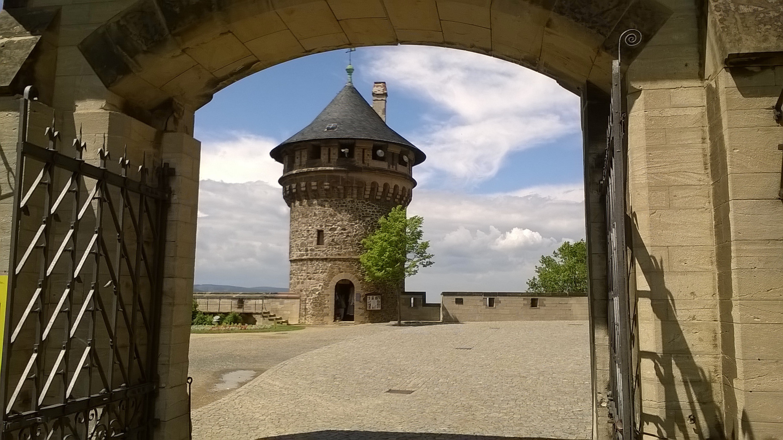 Замковая башня 12 век