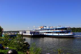 River M V