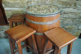 table in form of barrel with chairs