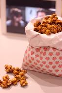 Pop-Corn Caramel Snack