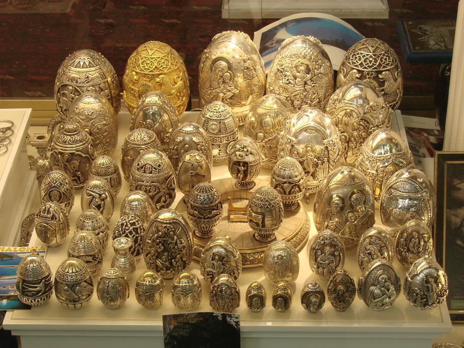 Golden eggs with interesting patterns