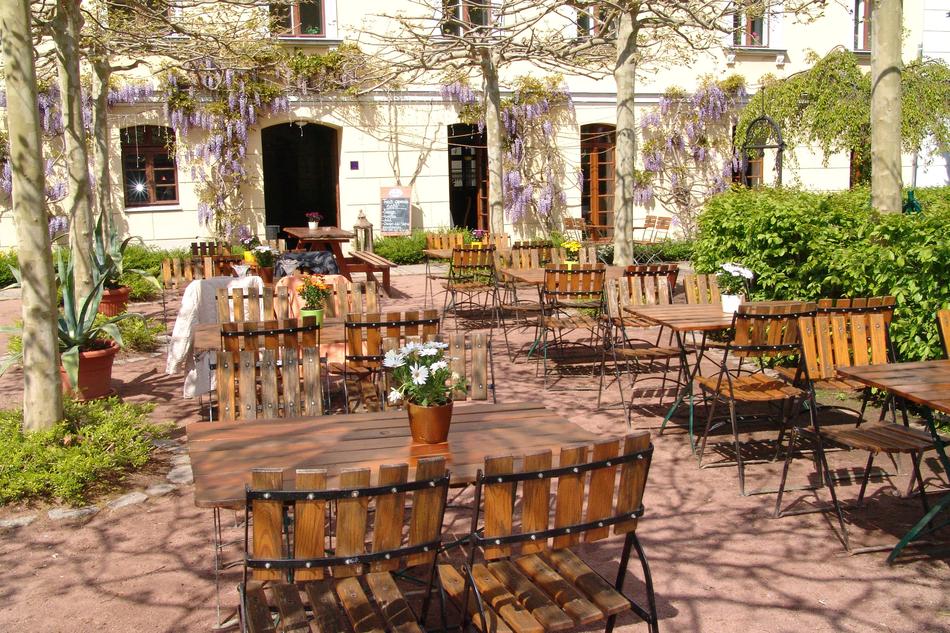 Beer Garden Gartenlokal Summer Day