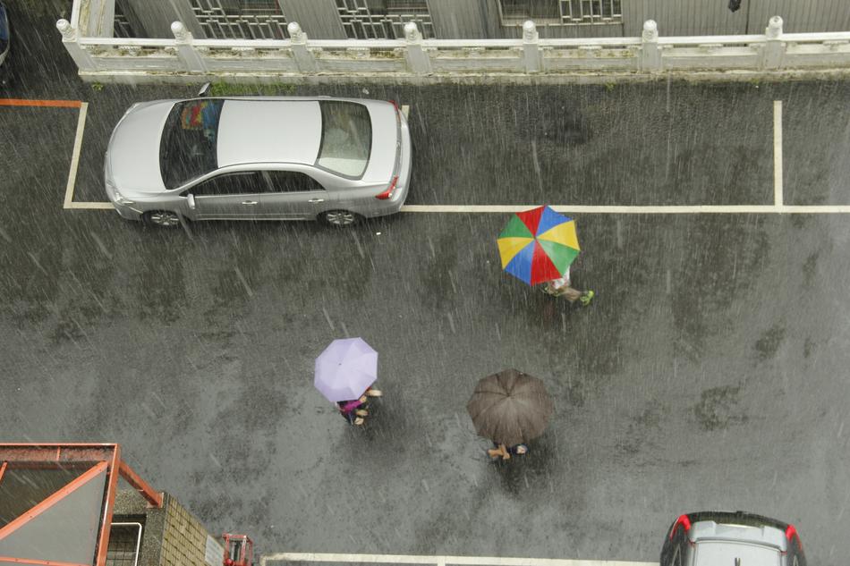 Rain Intermittent Pedestrian 32