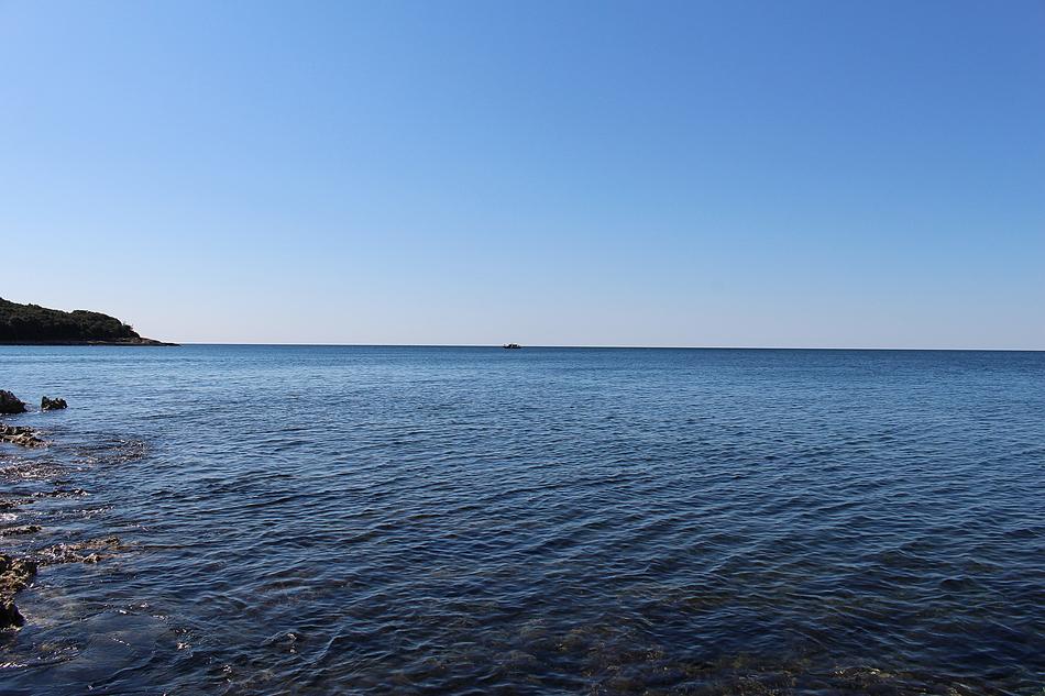 blue lake in clear weather
