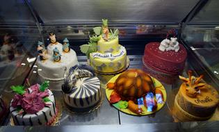 Confectioner&#39;S Cakes Sweet