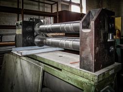 Machine Press Alt Hand Labor