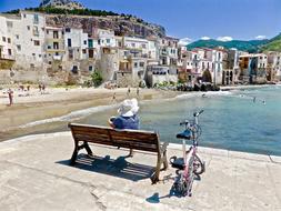 Cefalu Seaside Solo