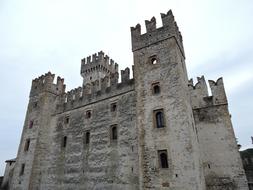 Torre Sirmione Castle walls