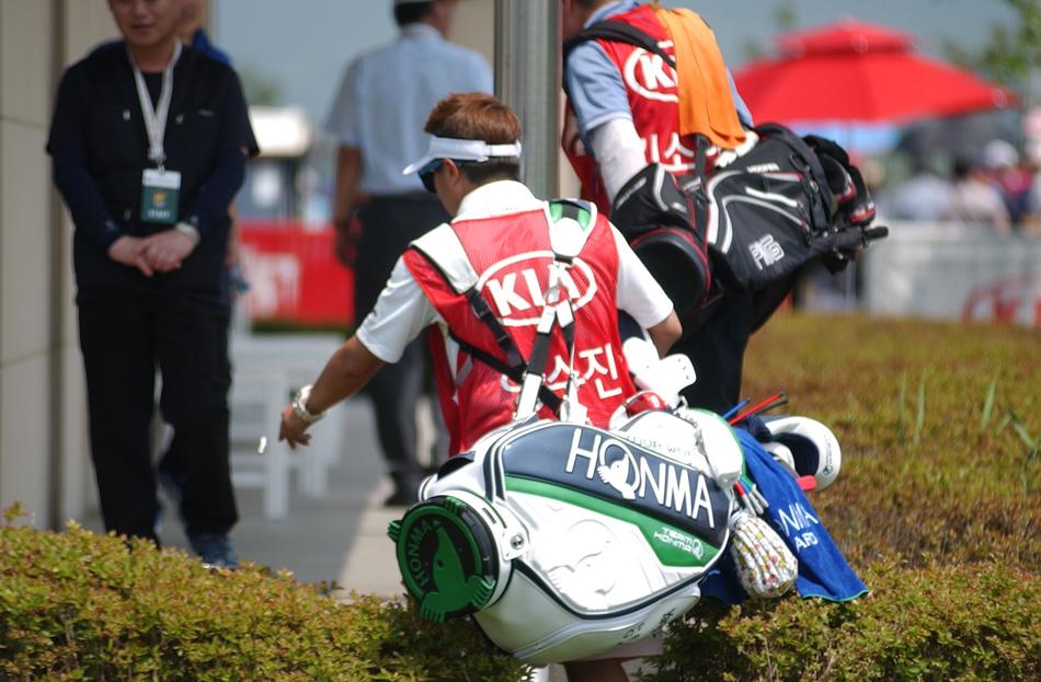 People with a golf bag