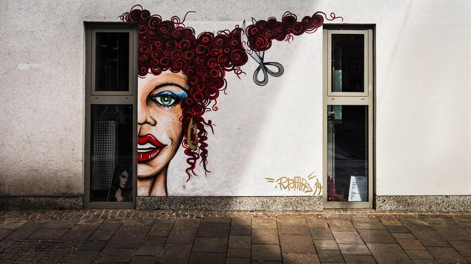 Hairstyler Facade Paint Mural