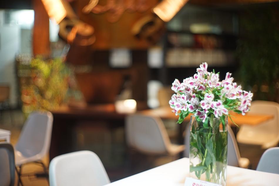 Flowers Cafe Still