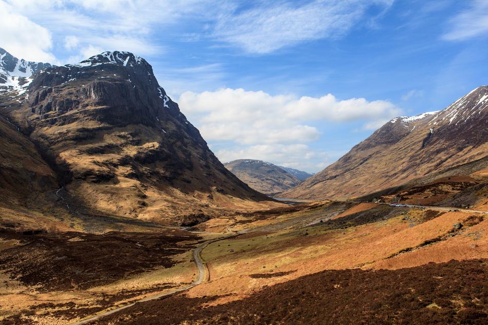road through the stone valley