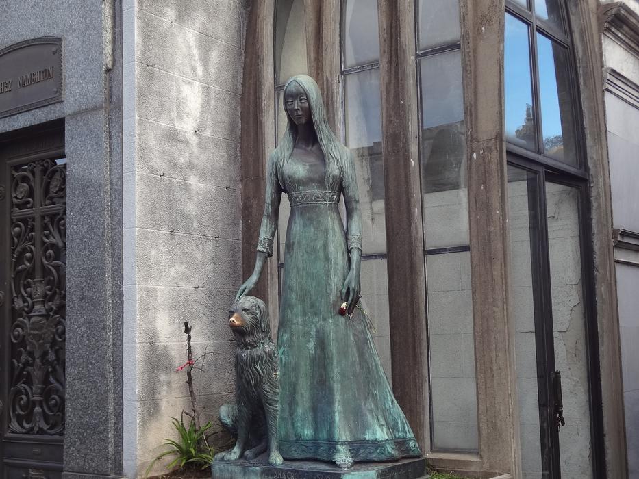 grave in the cemetery of a girl with a dog