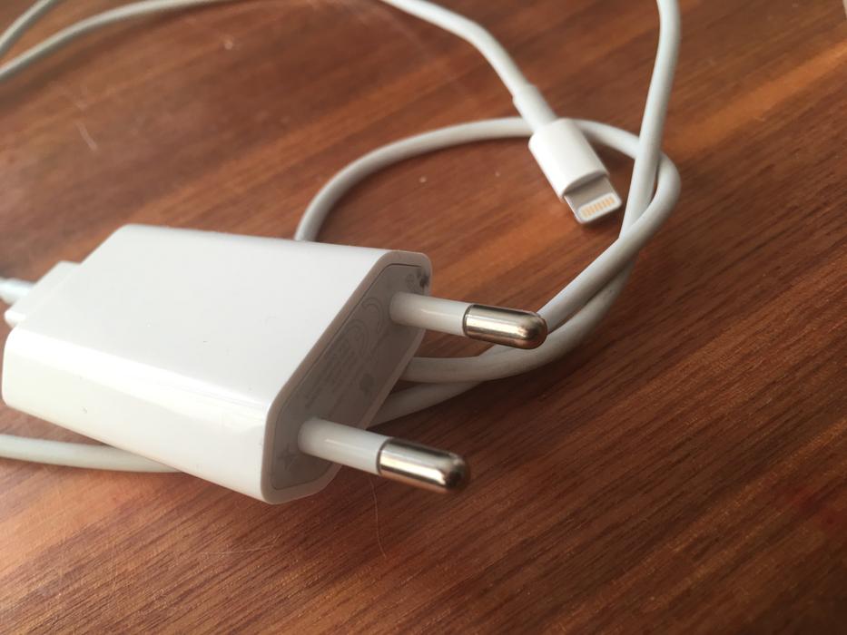 Lightning Cable Battery Charger