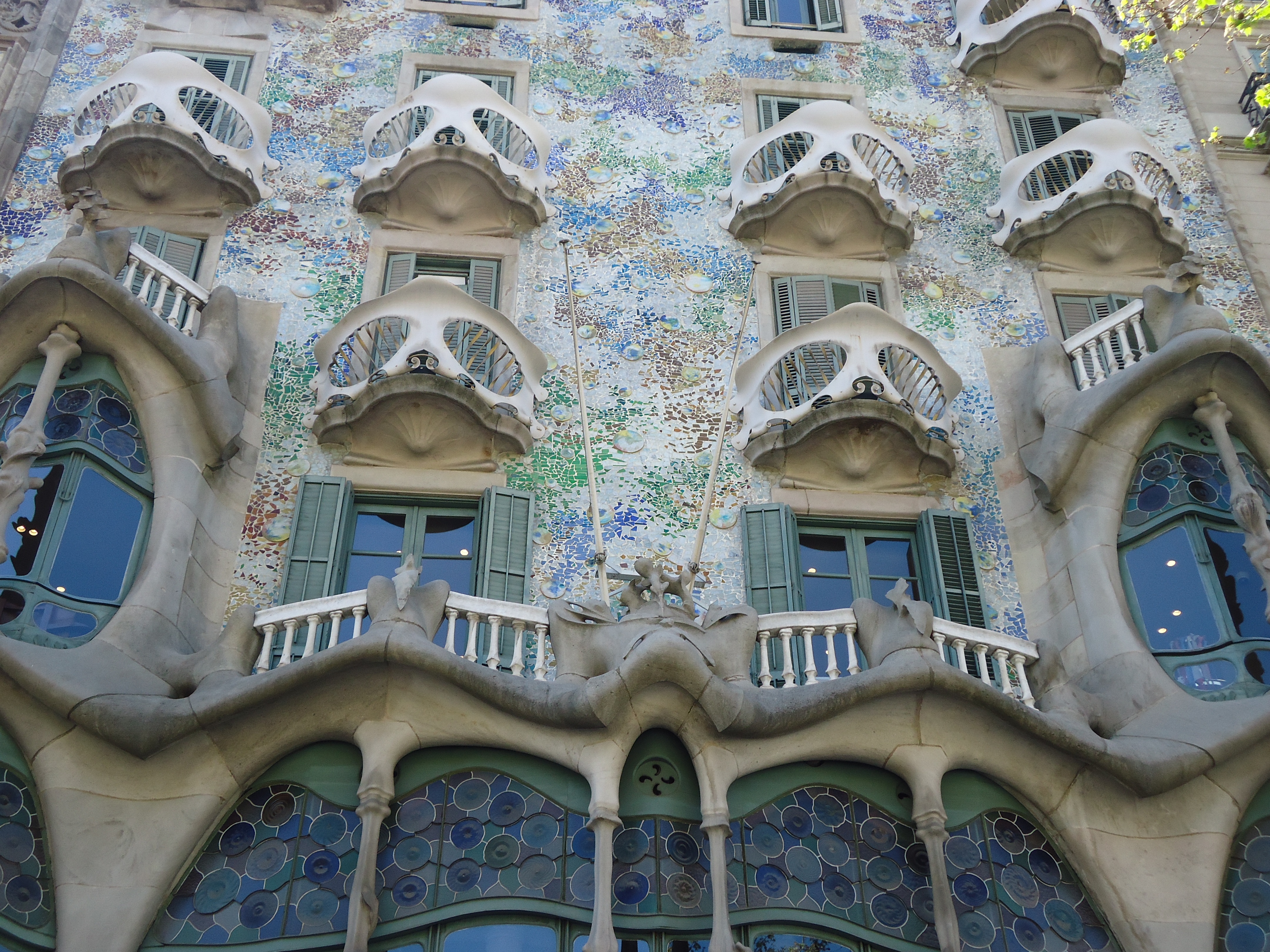 Антонио Гауди Модерн. Casa Batlló в Барселоне. Модерн здания Гауди в Барселоне. «Каса-Батльо», Антонио Гауди, Барселона, Испания, 1900 год.