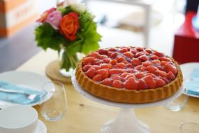 Strawberry cake with jam