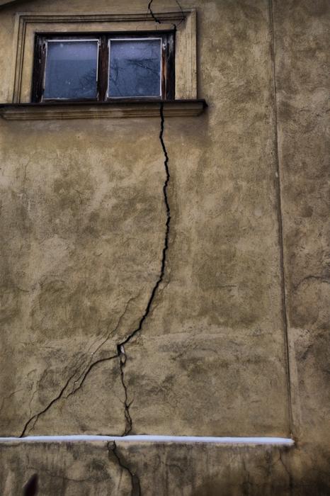 crack in a stone wall