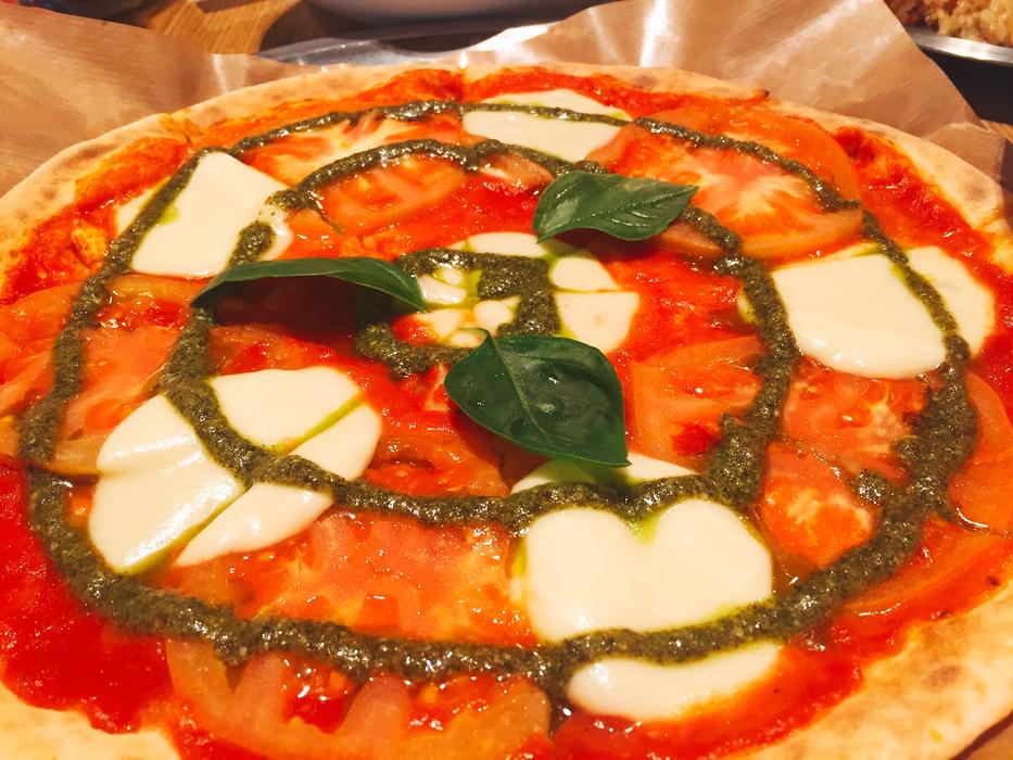 Pizza D Lounge Follow Gary