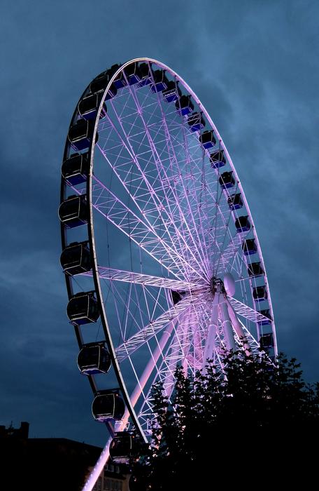 burning in the night of the ferris wheel